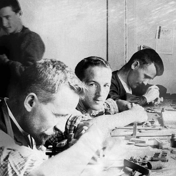 1874&ndash;1957: dalle origini al calibro che cambia tutto