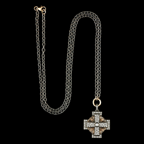 Collana in argento nero con ciondolo croce in oro rosa e diamanti bianchi