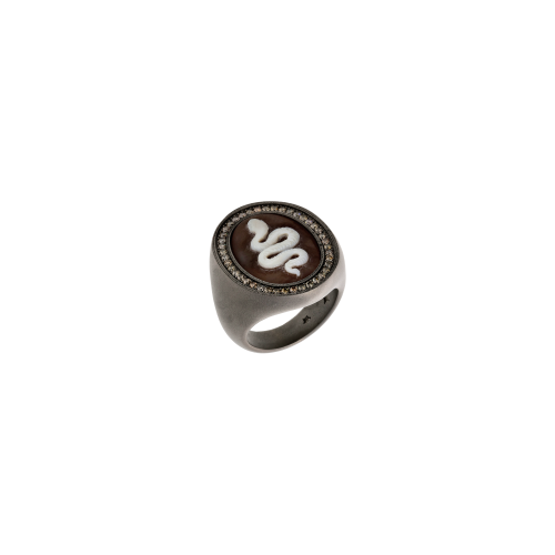 ANELLO CHEVALIER IN TITANIO SABBIATO CON DIAMANTI BROWN E CAMMEO SERPENTE - SAN9SDBR