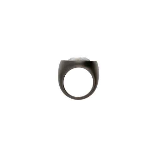 ANELLO CHEVALIER IN TITANIO SABBIATO CON DIAMANTI BLU E CAMMEO DONNA - SAN9DDBL