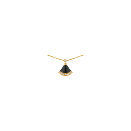 Accedi al prodotto correlato Bulgari COLLANA DIVAS' DREAM IN ORO ROSA CON ONICE E PAV&Eacute; DI DIAMANTI - CL860377