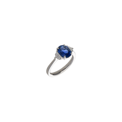 ANELLO IN ORO BIANCO CON ZAFFIRO BLU E DUE DIAMANTI LATERALI - 000-4262NS