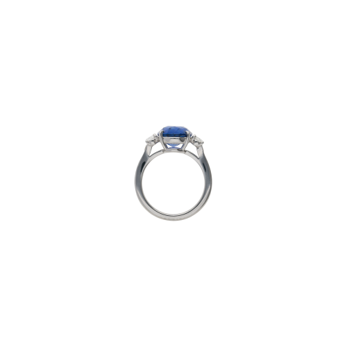 ANELLO IN ORO BIANCO CON ZAFFIRO BLU CENTRALE, DIAMANTI LATERALI E LUNGO IL GAMBO - 000-5791NS