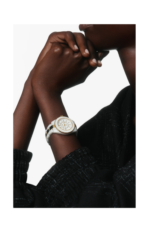 Accedi alla scheda di Chanel J12 CALIBRO 12.2, 33 MM - H10327