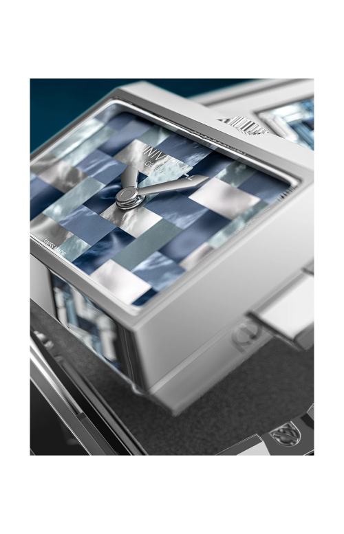 Accedi alla scheda di Universal Gen&egrave;ve LA CABRIOLET COUTURE BLUE MOTHER-OF-PEARL MARQUETRY - UGCC001