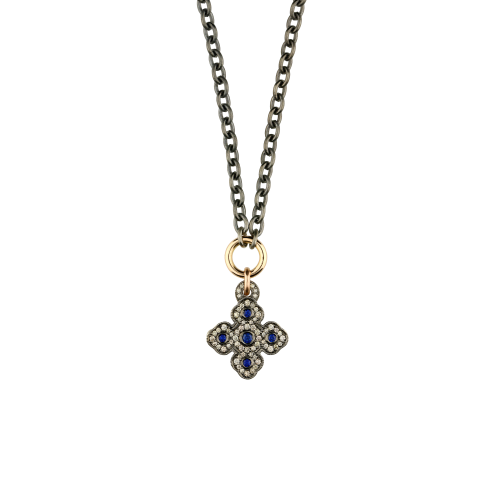 Collana con ciondolo croce in oro brunito, diamanti brown e zaffiri blu - VP25819DBSBX09