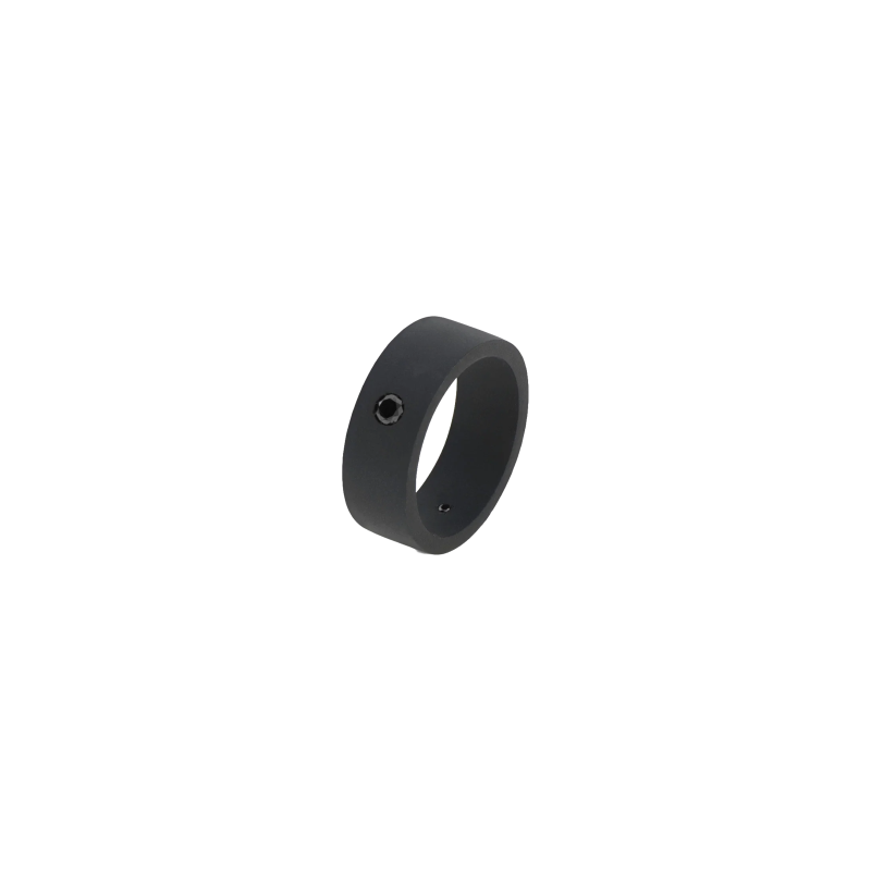 Mano | J . | ANELLO SOLITARIO UOMO A FASCIA LARGA E PIATTA IN TITANIO CON DIAMANTE BLACK DA 10 PUNTI - TNAF1001 (1)