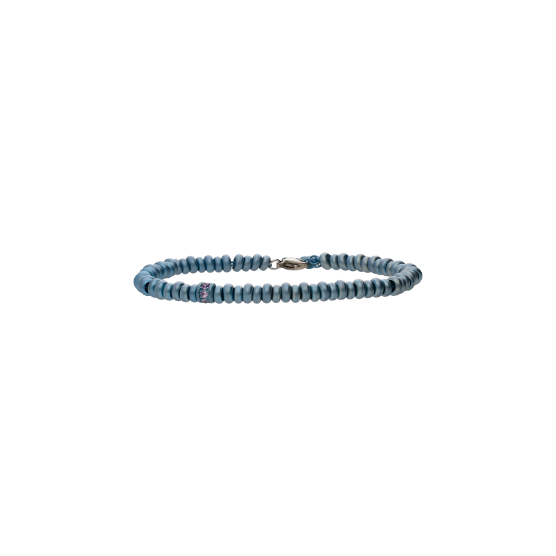 Mano | J . | BRACCIALE UOMO CON ANELLINI IN TITANIO ANODIZZATO AZZURRO E CERCHIETTO CENTRALE CON ZAFFIRI ROSA - ABR4001 (1)